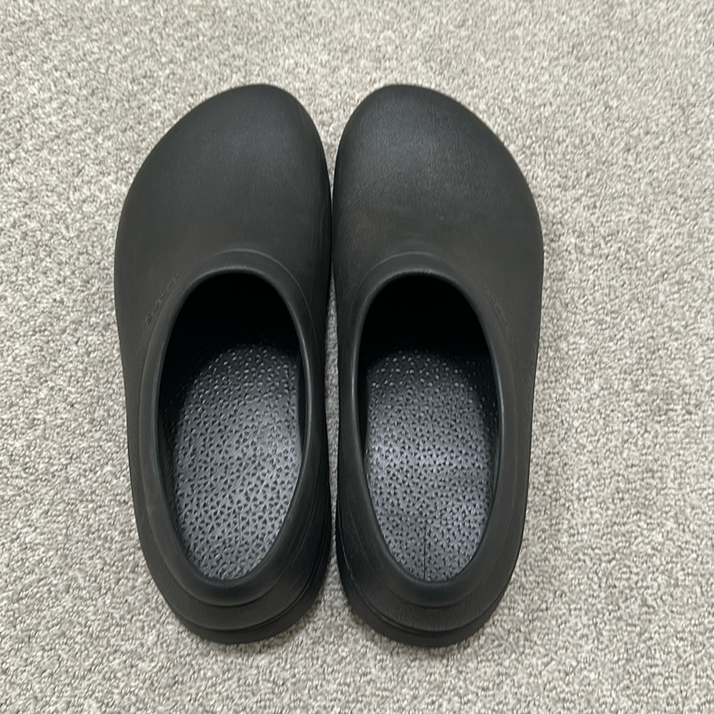 Black Crocs